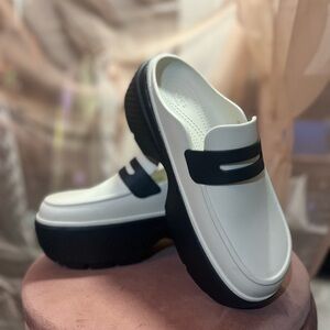 unisex Crocs Stomp Loafers 7M/9W